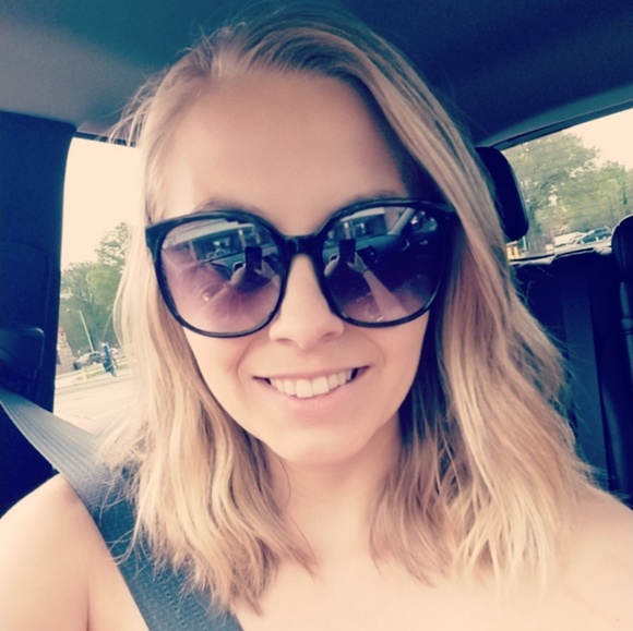 Meet your Posher, Denise - Picture 1 of 1